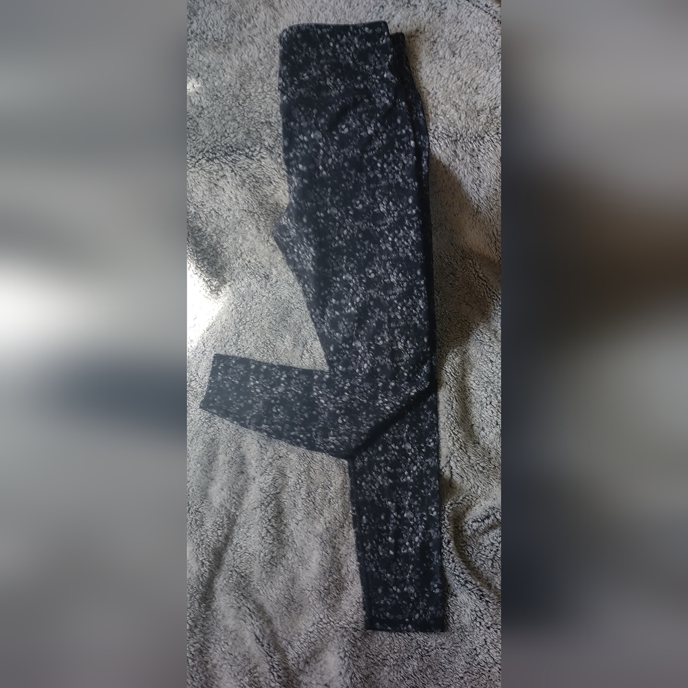 GapFit sky high charcoal and grey leggings size M